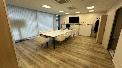 Local professionnel d'environ 411 m2 - REIMS CLAIRMARAIS - Offre immobilière - Arthur Loyd