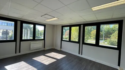 A LOUER BUREAUX DE 63 M2 À 335 M2 - COMPIEGNE ZAC DE MERCIERES - Offre immobilière - Arthur Loyd