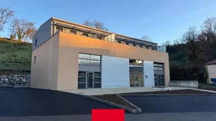 Locaux commerciaux à vendre et à louer à LEGNY avec visibilité sur l'axe passant. - Offre immobilière - Arthur Loyd