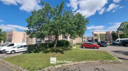 A vendre ou à louer - LES ESPACES DU CHÊNE - Bureaux lumineux en duplex - Bron - Offre immobilière - Arthur Loyd