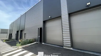 A vendre - Local d'activités avec espace de stockage et mezzanine - Vénissieux - Offre immobilière - Arthur Loyd