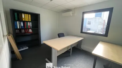 A vendre - PARC BOURDARIAS - Bureaux avec entrée indépendante - Vénissieux - Offre immobilière - Arthur Loyd
