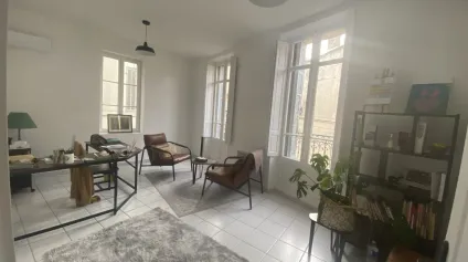 50m² de bureaux à louer centre ville SALON DE PROVENCE - Offre immobilière - Arthur Loyd