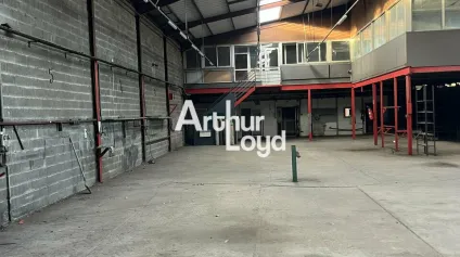 A LOUER LOCAUX D'ACTIVITE 862 M² ANTIBES - Offre immobilière - Arthur Loyd