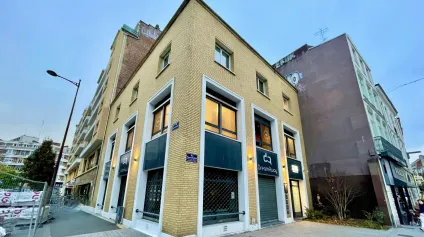 À LOUER - 140 m² de bureaux ou local commercial + 140 m² de sous-sol aménagé - Rue Pierre Mauroy, Lille - Offre immobilière - Arthur Loyd