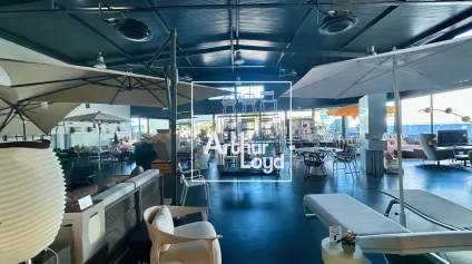 Local commercial à louer - 840 m2 à Mauguio avec portes sectionnelles - Offre immobilière - Arthur Loyd