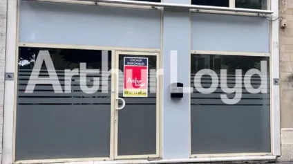 Local commercial / Bureaux - 100 m² environ -Immeuble ancien avec vitrines - Offre immobilière - Arthur Loyd