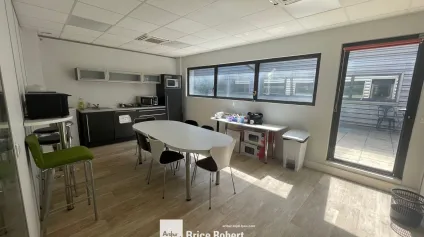A louer - Bureaux rénovés - Rillieux-La-Pape - Offre immobilière - Arthur Loyd