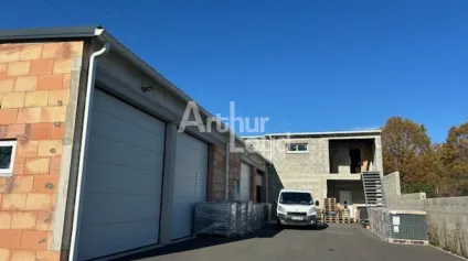 ATELIER AVEC STOCKAGE ET BUREAU - PERIPHERIE VICHY - Offre immobilière - Arthur Loyd