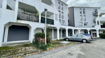 Locaux commerciaux à louer à PETIT COURONNE 76650 - Offre immobilière - Arthur Loyd