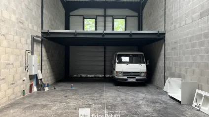 A louer - local d'activités - récent - Vénissieux - Offre immobilière - Arthur Loyd