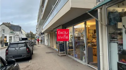 Local commercial à vendre 73 m2 centre-ville Pornichet grande vitrine lumineuse - Offre immobilière - Arthur Loyd