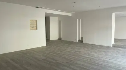 LOCAL COMMERCIAL À LOUER  160 m² - LA ROCHE SUR YON - Offre immobilière - Arthur Loyd