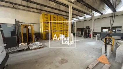 Local d'activités avec bureaux à louer - Offre immobilière - Arthur Loyd