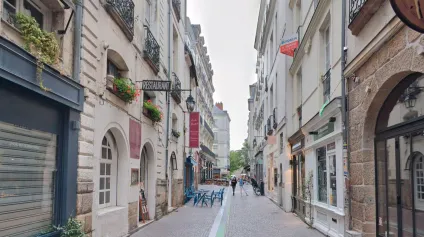 Local commercial à la cession centre ville Nantes façade de 8 mètres linéaires - Offre immobilière - Arthur Loyd