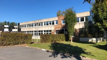 A LOUER RDC ACTIVITE AVEC ACCES LIVRAISON ET BUREAUX EN ETAGE - Offre immobilière - Arthur Loyd