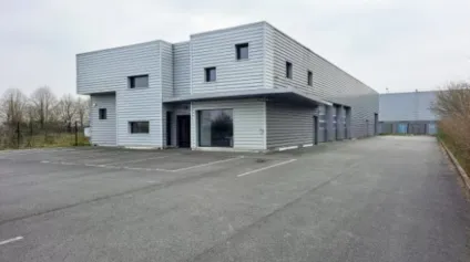 Bâtiment récent avec parking à louer à vendre - Douai - Offre immobilière - Arthur Loyd