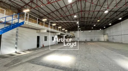 NIMES OUEST - Bâtiment indépendant avec cour de 2.000m2 à louer - Offre immobilière - Arthur Loyd