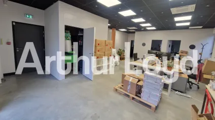 Local commercial ou professionnel à IFS - 92 m² - Offre immobilière - Arthur Loyd