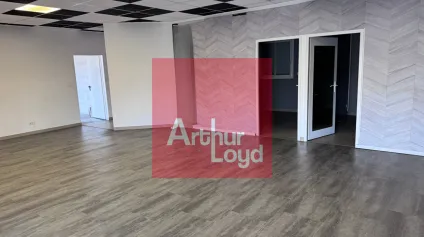 À VENDRE LOCAL D'ACTIVITÉ DE 212 M² SORTIE AUTOROUTE LE PASSAGE - Offre immobilière - Arthur Loyd