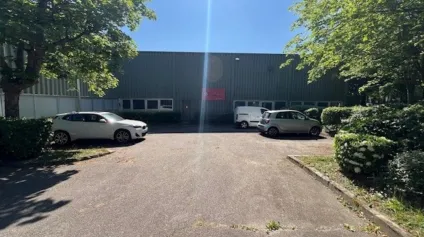 BELLE SURFACE D'ENTREPOT A LOUER - Offre immobilière - Arthur Loyd
