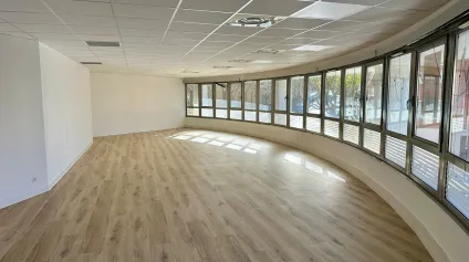 LOCAUX PROFESSIONNELS AIX CENTRE EN COURS DE RÉNOVATION - Offre immobilière - Arthur Loyd