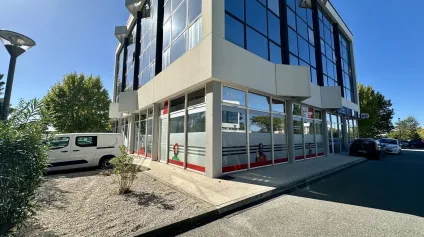 BUREAUX AVEC VISIBILITÉ EN TRÈS BON ÉTAT À LOUER - Offre immobilière - Arthur Loyd