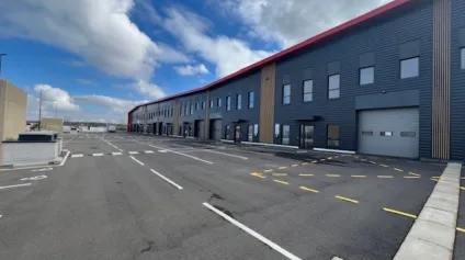 Locaux d'activité à louer à ELANCOURT 78990 - Offre immobilière - Arthur Loyd