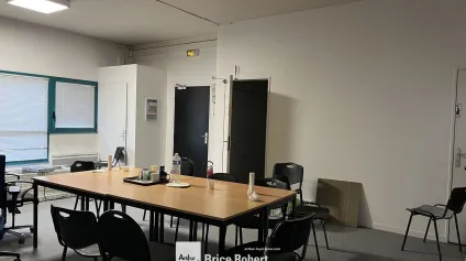 A vendre ou à louer - Bureaux aménagés en RDC dans un parc d'activités tertiaire - Bron - Offre immobilière - Arthur Loyd