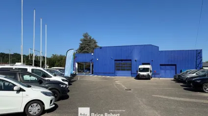 A vendre - local d'activités avec une belle visibilité adéquat pour tout type d'activités - Ruy-Montceau - Offre immobilière - Arthur Loyd