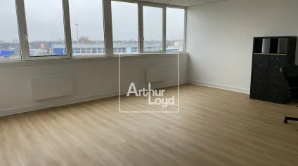 BUREAUX RENOVES MOISSY CRAMAYEL - Offre immobilière - Arthur Loyd