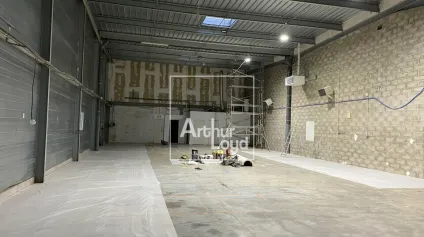  LISSES - ENTREPOT A LOUER - Offre immobilière - Arthur Loyd