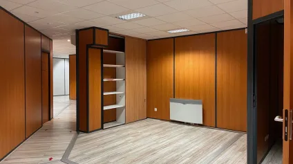 BUREAU A LOUER de 135 m2 environ, en rez-de-chaussée avec accès PMR disponible immédiatement à Soissons. - Offre immobilière - Arthur Loyd