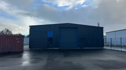 Bâtiment d’activité indépendant à louer à Saint-Aignan-Grandlieu avec entrepôt spacieux - Offre immobilière - Arthur Loyd