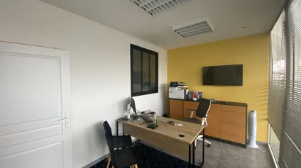 A LOUER, Local professionnel 47 m2 environ - secteur Hôpital - Offre immobilière - Arthur Loyd