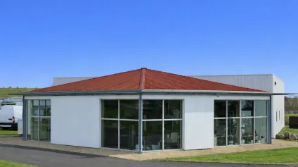 LOCAL COMMERCIAL430 m² A LOUER Forte visibilité commerciale accès immédiat grands flux - Offre immobilière - Arthur Loyd