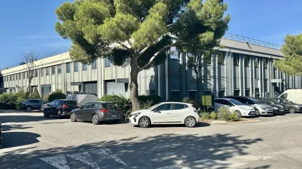 Local d'activités et bureaux à LOUER sur un site sécurisé avec places de parking à VITROLLES - Offre immobilière - Arthur Loyd