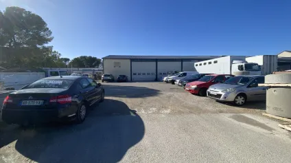 300m² de local d'activités sur 2600m² de terrain (ou 1300m²) à louer GRANS - Offre immobilière - Arthur Loyd