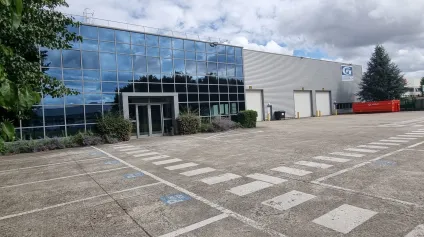 Bâtiment industriel indépendant à louer - 2&nbsp;448 m² - Au pied de l'aéroport Roissy CdG et de la Francilienne - 4 portes 4x4,5 m - 2 ponts roulants - Charges maîtrisées - Offre immobilière - Arthur Loyd