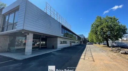 A louer - LE PERIPHERIQUE - Bureaux en rez-de-chaussée - Villeurbanne - Offre immobilière - Arthur Loyd