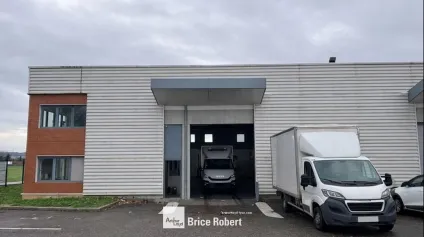 A louer - locaux d'activités dans un parc récent avec arrêt de bus à proximité - à Saint Priest - Offre immobilière - Arthur Loyd