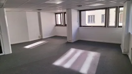 BUREAUX A LOUER GRENOBLE CENTRE VILLE HYPER CENTRE AVEC PARKING - Offre immobilière - Arthur Loyd