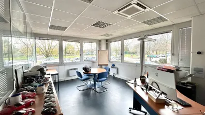 A louer - Bureaux fonctionnels et modulables de 346 m² - Bruges Parc de Chavailles - Offre immobilière - Arthur Loyd