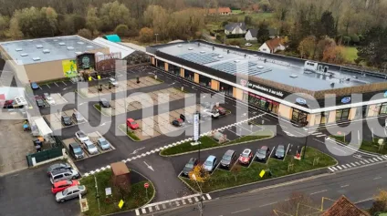 Locaux commerciaux à louer Cucq - Cellules de 75 m² et 242 m² en zone commerciale avec belle vitrine - Offre immobilière - Arthur Loyd