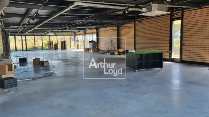  LOCAL COMMERCIAL RECENT AVEC BELLE VISIBILITÉ - Offre immobilière - Arthur Loyd