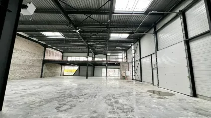A LOUER NOUVEAUTÉ - CELLULE D'ACTIVITÉ 351 m2 - Offre immobilière - Arthur Loyd