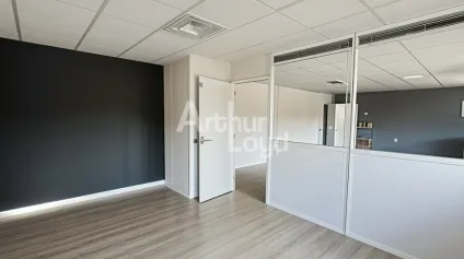 À LOUER  BUREAU DE 51m2 À TECHNOLAC - Offre immobilière - Arthur Loyd