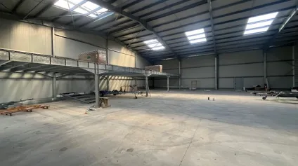 A LOUER - LOCAL D'ACTIVITE 645M² - SAINT EVARZEC - Offre immobilière - Arthur Loyd