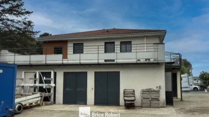 A louer - local d'activités idéal pour activités nécessitant du stockage extérieur - Irigny - Offre immobilière - Arthur Loyd