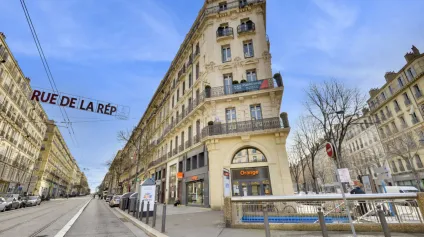 Bureaux à louer - Contrats de prestations de services - La Joliette - 13002 Marseille - Offre immobilière - Arthur Loyd